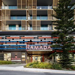 Hotel Ramada By Wyndham Vetroblu Scarborough, Perth