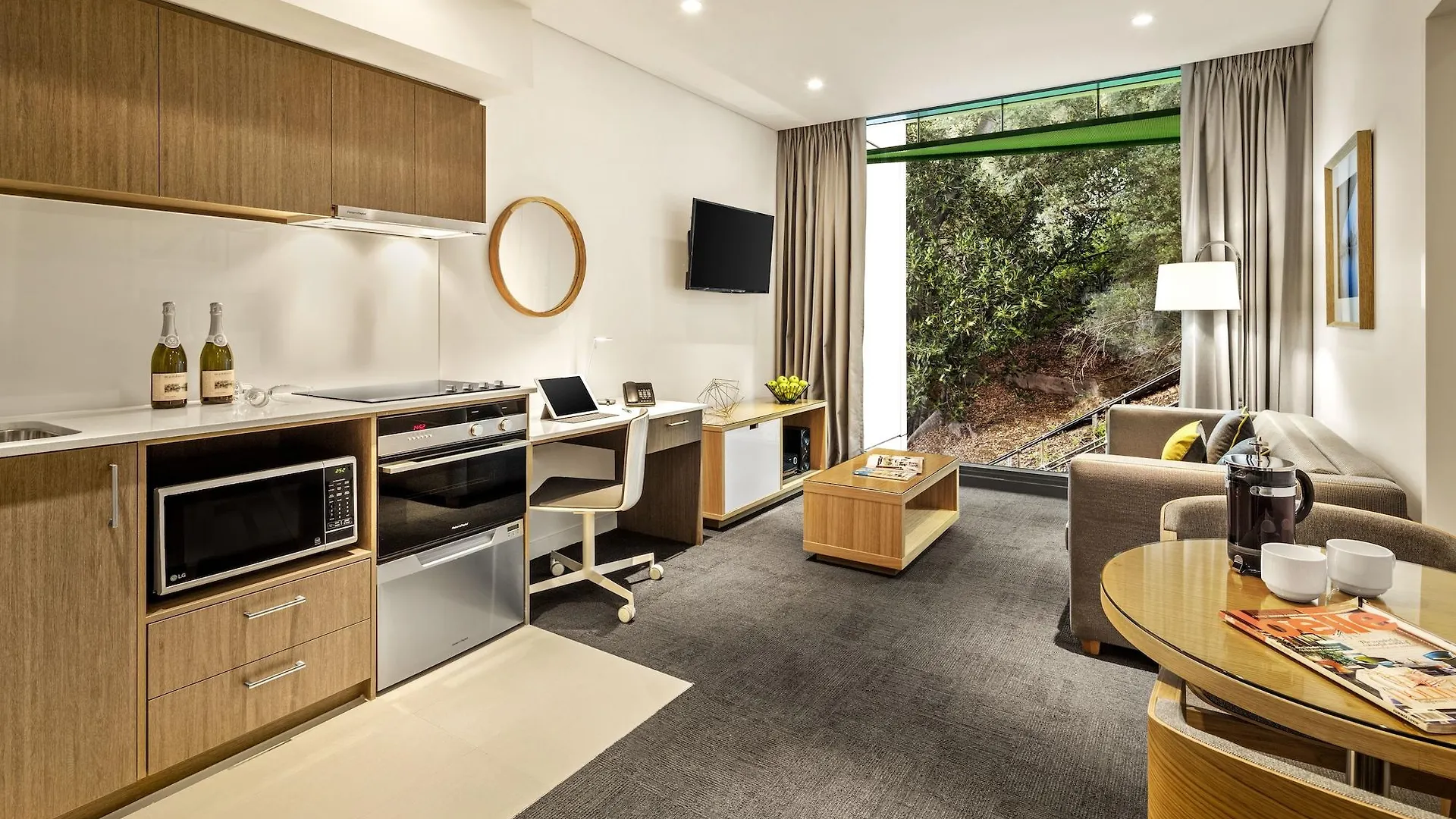 Quest Mounts Bay Road Aparthotel Perth 4*,  Australia